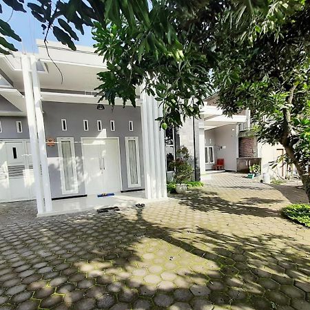 Villa Monesa Tretes Pasuruan Exterior foto