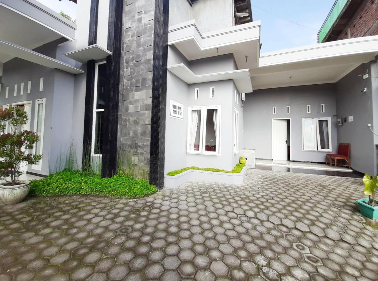 Villa Monesa Tretes Pasuruan Exterior foto