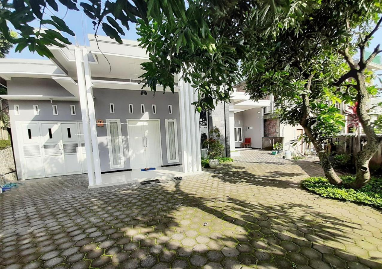 Villa Monesa Tretes Pasuruan Exterior foto