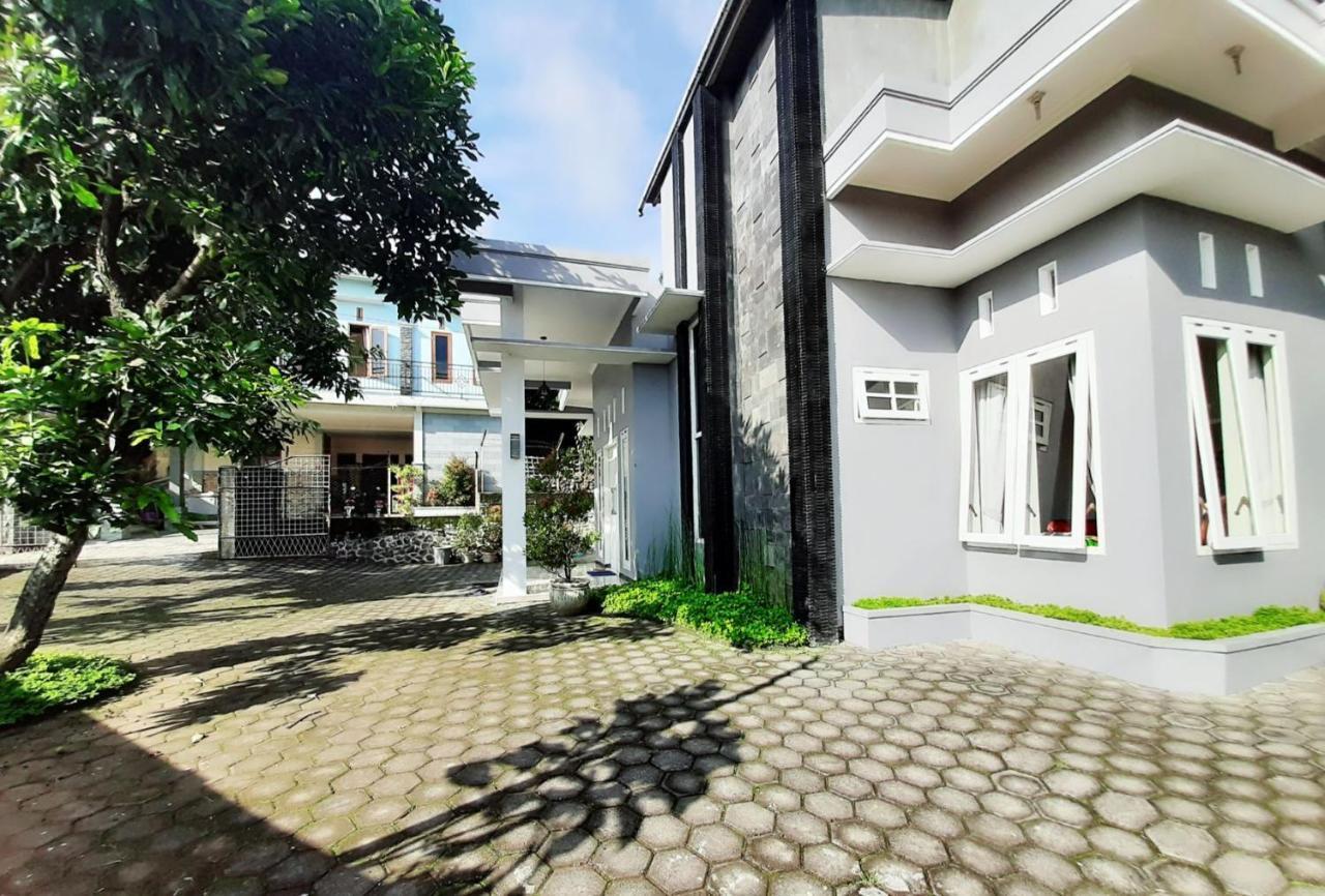 Villa Monesa Tretes Pasuruan Exterior foto