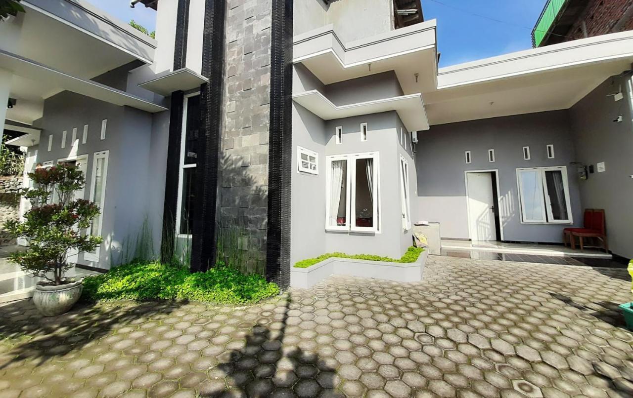 Villa Monesa Tretes Pasuruan Exterior foto