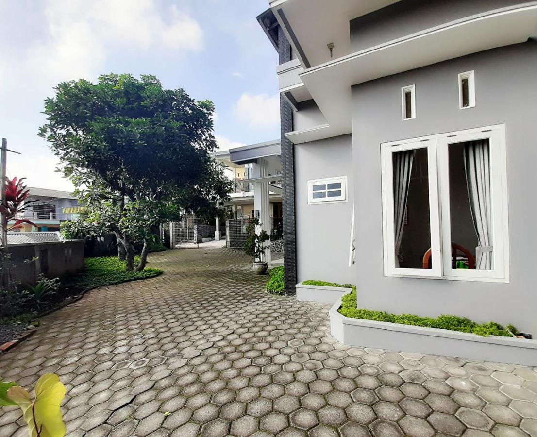 Villa Monesa Tretes Pasuruan Exterior foto